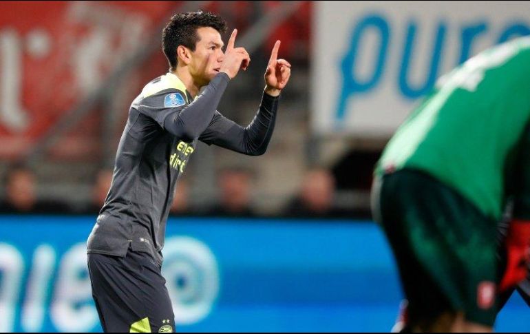 Lozano celebra tras anotar el primer gol de la victoria 2-0 del PSV sobre el Twente. TWITTER/@PSV