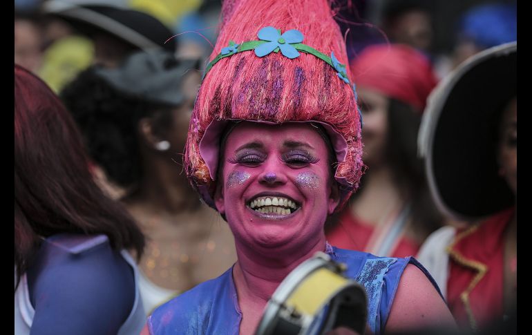 Adultos y niños acudieron disfrazados de personajes de comic y súperhéroes. EFE / A. Lacerda