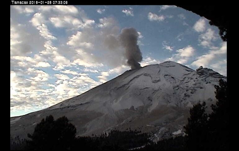 La cámara desde el cerro Tlamacas capta el lado norte del volcán. Cenapred