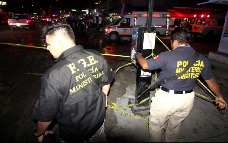 De acuerdo con testimonios, el bar fue atacado por cinco sujetos desconocidos. EFE / A. Cupul