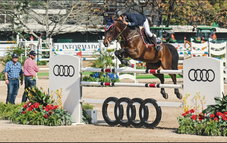 Prueba estelar. Juan Carlos Martín del Campo dio la cara por México al llevarse la moña verde en el Clásico a 1.40 metros, a lomos de “Paddington 92”. EL INFORMADOR/G. Gallo