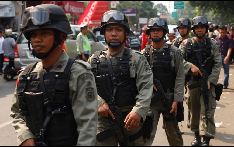 La provincia de Aceh aprobó en 2002 la aplicación de la ley islámica, que criminaliza las relaciones homosexuales y sentencia a los infractores a crueles castigos corporales. AFP/ARCHIVO