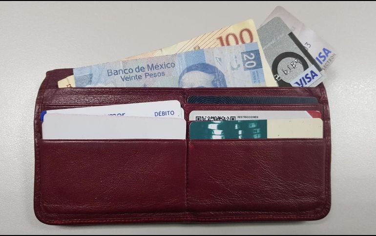 Los hombres representan más de la mitad de las personas que buscan ayuda en reparadoras de crédito, lo que refuta el mito de que las mujeres son más propensas a endeudamiento por sus hábitos de compra. EL INFORMADOR