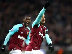 ''Chicharito'' querrá sumar minutos de juego y hacerse presente en el marcador por segundo partido consecutivo para ayudar a los suyos a sumar en el torneo local. TWITTER / @WestHamEspanol