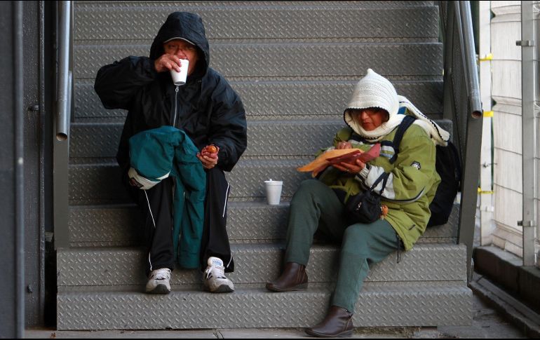 Exhortan a los habitantes a evitar cambios bruscos de temperatura, usar hasta tres capas de ropa y cubrir nariz y boca al salir. NTX / ARCHIVO