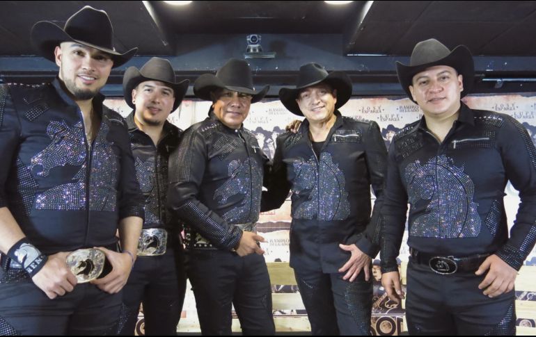 Bronco. La agrupación posa previo a un concierto en la Ciudad de México. AP