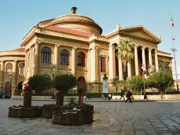 Arquitectura. El Teatro Massimo, en la ciudad italiana, fue la sede del anuncio. ESPECIAL/WIKIMEDIA