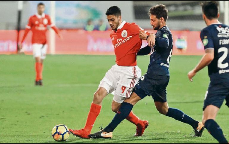 Remontan. El mexicano Raúl Jiménez (#90) ingresó al 75’ y ayudó para alcanzar el empate ante el Belenenses. ESPECIAL/SLBENFICA
