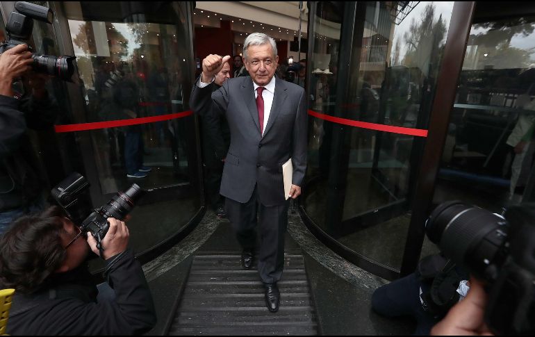 Andrés Manuel denuncia que han llamado 