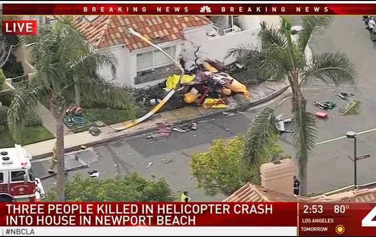 La Administración Federal de Aviación de EU dijo que cuatro personas viajaban en el helicóptero. AP / KABC-TV