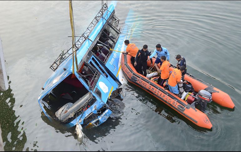 El accidente se produjo en la madrugada del lunes en el área de Daulatabad. AFP
