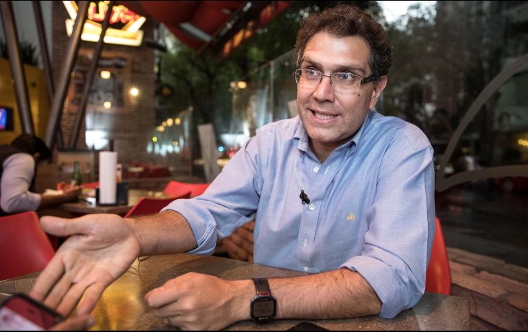 Según el último informe del INE, Armando Ríos Piter es el más aventajado, acumula 55 mil 893 firmas jaliscienses. SUN / ARCHIVO