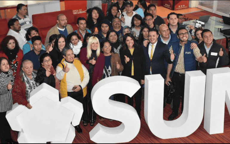 La aspirante del frente integrado por el PAN, PRD y Movimiento Ciudadano sostuvo una reunión con jóvenes de la delegación Miguel Hidalgo. TWITTER/ @Ale_BarralesM