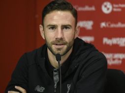 Layún llega para disputar un puesto con jugadores de jerarquía, pero advierte que se adapta en cualquier lugar donde lo acomoden. TWITTER /@SevillaFC