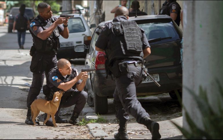 Policías militares participan en un operativo en la favela Cidade de Deus de Río de Janeiro, Brasil. AFP/M. Pimentel