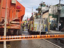 El siniestro provocó una fuerte movilización de las autoridades y el cierre de calles aledañas, lo que ocasionó caos vial. EL INFORMADOR/S. BLANCO