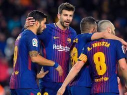 Luis Suárez (I) celebra tras abrir el marcador con un tanto de cabeza al 66'.AFP/L. Gene