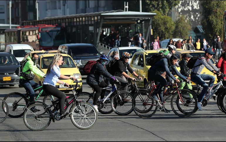 La medida tiene como objetivos reducir la contaminación ambiental, el ruido, así como promover el uso del transporte público y de las bicicletas. EFE/M. Dueñas