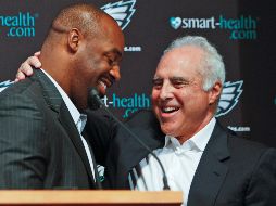 Lurie (D) tiene influencia en la NFL, pero ejerce su poder tras bambalinas. AP/ARCHIVO