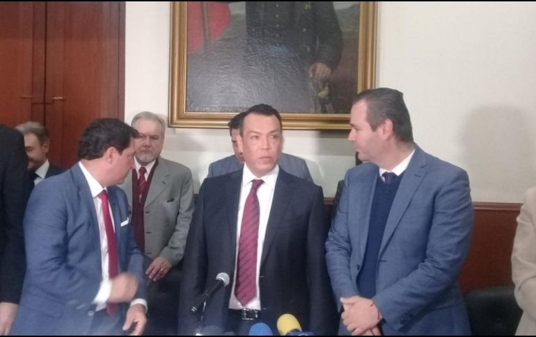 Insistió en que el compromiso de la administración estatal fue aportar el 50% del sueldo y descartó que se pueda modificar el presupuesto. TWITTER / @RobertoLopezJal