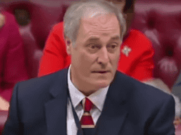 Bates dijo en repetidas ocasiones que se sentía muy avergonzado. YOUTUBE/ RT UK