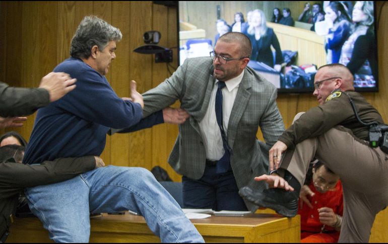 ''Me gustaría pedirle que, como parte de la sentencia, me deje cinco minutos a solas en una habitación con este demonio. ¿Podría concederme eso?'', dijo Randall Margraves. AP / C. Morse