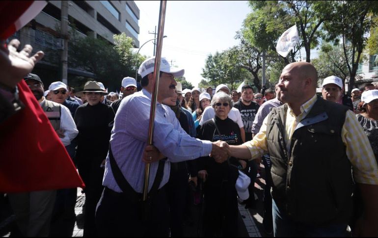 Alfaro se encontró con Corral durante la marcha y se unió a ellos. EL INFORMADOR / F. Atilano