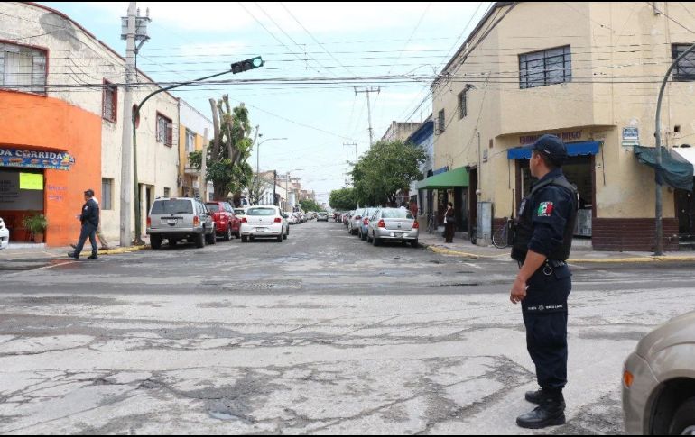 En junio de 2017, policías municipales cerraron al menos seis manzanas a la redonda para detener la venta de medicamentos en la zona. TWITTER/ Policía de Guadalajara