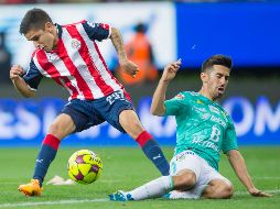 Torres (I) agradeció a su madre al final del partido. MEXSPORT/ARCHIVO