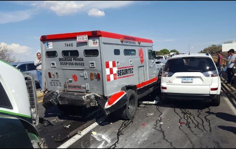 Fue un choque por alcance el que provocó diversos daños entre los automotores. ESPECIAL