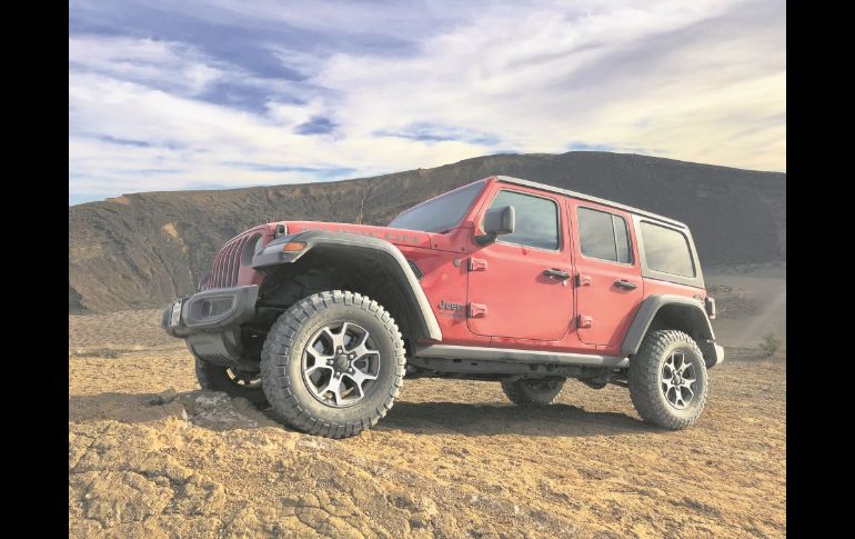 Manejamos el Wrangler 2018 y probamos que tiene menor peso, mejor caja y suspensión que hacen más fácil la convivencia.