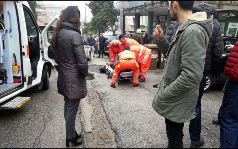 Se trataría de un ataque racista según testigos, pues aseguran que el agresor fue hallado a los pies del monumento a los caídos en la Guerra Mundial mientras realizaba el saludo fascista y gritaba ''Viva Italia''. EFE / G. Picchio