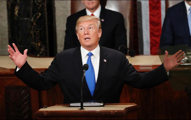 El mandatario escribió en su red social un día después que su propio gobierno permitió la divulgación del memorando sobre la investigación por colusión con el país europeo. AP / ARCHIVO