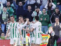 El Betis tuvo que emplearse a fondo, a pesar de que el Villarreal jugó una hora en inferioridad numérica por la expulsión de Daniele Bonera. EFE/J. M. Vidal