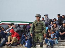 Los migrantes que viajaba en las cajas de un tráiler provenían de diferentes países. EFE/ J. Martínez