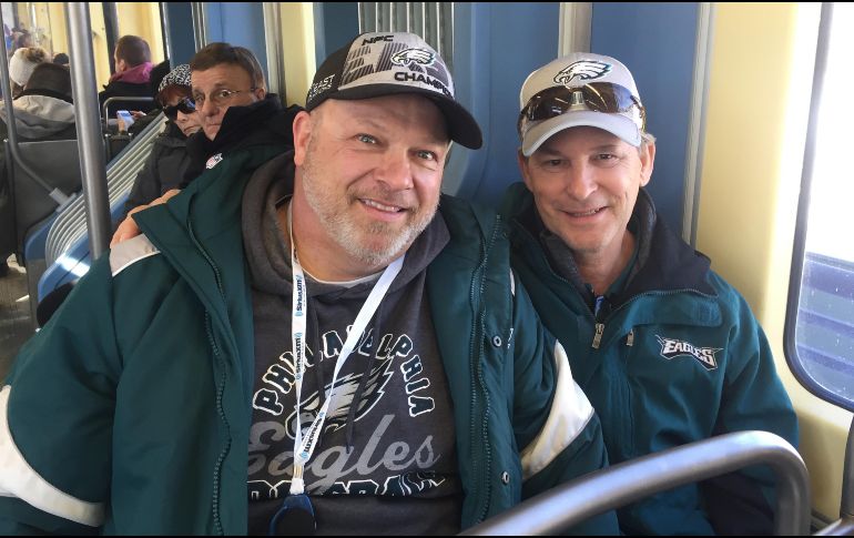 Rob y Marty nacieron y crecieron en Filadelfia y desean con todas sus fuerzas ver a su equipo alzar su primer trofeo Vince Lombardi. EL INFORMADOR/P. Gallardo