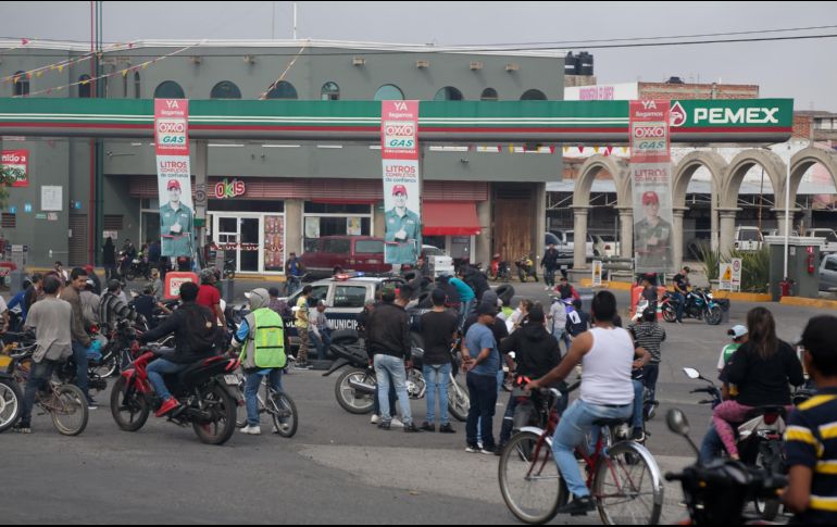 La gente se aglomeró en la entrada del municipio. ESPECIAL/Roberto Puga