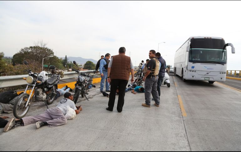 Personal de la Fiscalía arribó al lugar para controlar los hechos. ESPECIAL/Roberto Puga