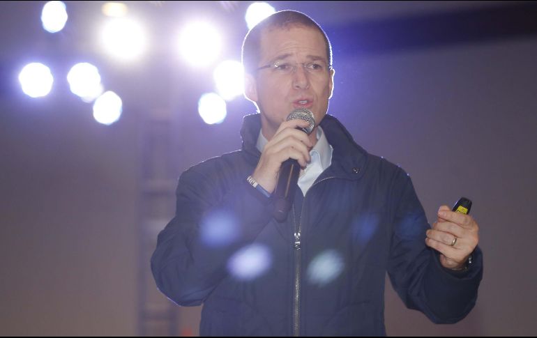 El reportaje incluye una entrevista con Anaya, quien reconoce que compró el terreno, pero dejó el cargo de presidente de la fundación en 2014.  SUN / B. Fregoso