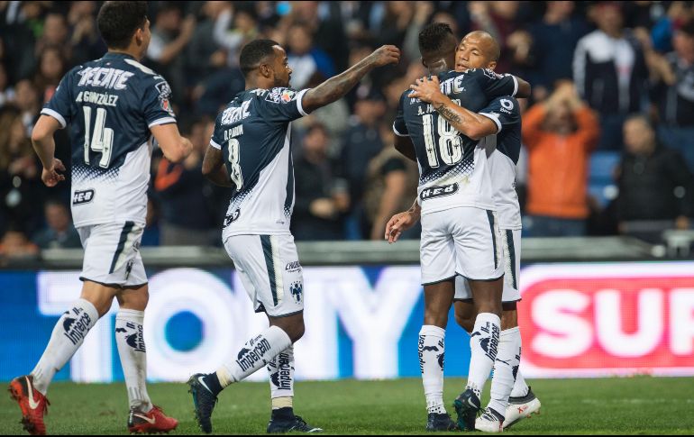 Jugadores de Rayados celebran su triunfo ante León. MEXSPORT/J. Martínez