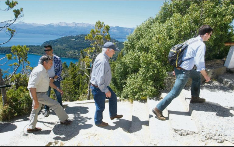 El secretario de Estado, Rex Tillerson, visitó el parque Nahuel Huapi, donde conversó con las autoridades sobre intercambios científicos y prácticas de conservación. AFP