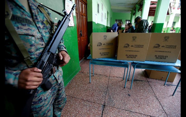 Los ciudadanos tendrán que responder a siete cuestiones vinculadas con la corrupción, reelección, plusvalía, naturaleza, minería y delitos sexuales a menores. EFE/ J. Jácome