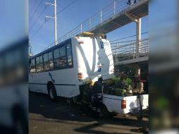 El conductor de la camioneta ya había fallecido cuando los elementos de rescate llegaron al lugar. ESPECIAL