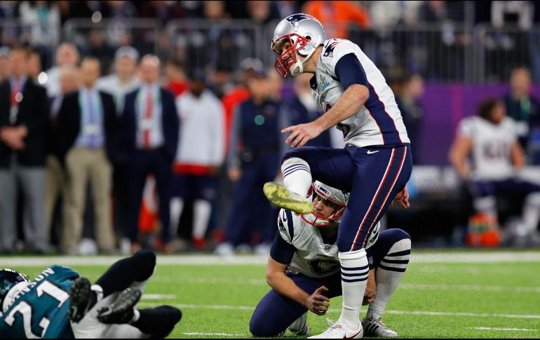 El pateador de los Patriots Gostkowski anotó un gol de campo de 26 yardas. AFP/K. Cox
