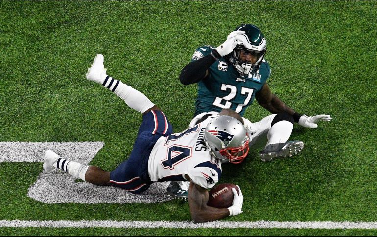 Este es el encontronazo entre Cooks y Jenkins que provoca la salida del jugador de Nueva Inglaterra. AFP/H. Foslien