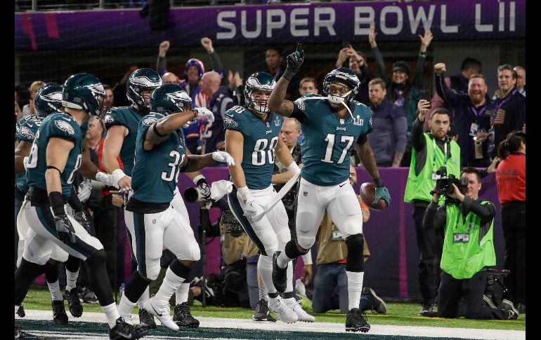 Jeffery festeja la anotación para Filadelfia.