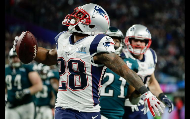 James White, de los Patriots, reacciona tras un touchdown.