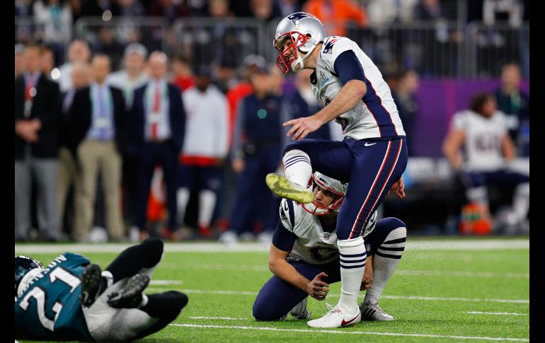 Stephen Gostkowski patea un gol de campo de 26 yardas. Los de Nueva Inglaterra anotaron en el primer cuarto, algo que no habían logrado en sus anteriores ocho apariciones en Súper Domingos.