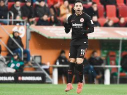 De vuelta. Marco Fabián vio acción durante 33 minutos en la derrota del Eintracht Frankfurt en su visita a Augsburgo. TWITTER/@eintracht_esp