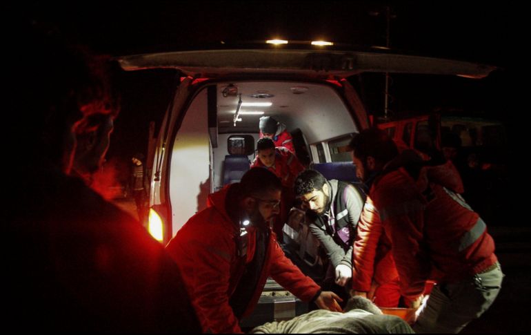 La cifra de fallecidos podría aumentar por la presencia de más de setenta heridos, de los que algunos se encuentran en estado grave y otros han sufrido lesiones permanentes. EFE / Y. Nemah